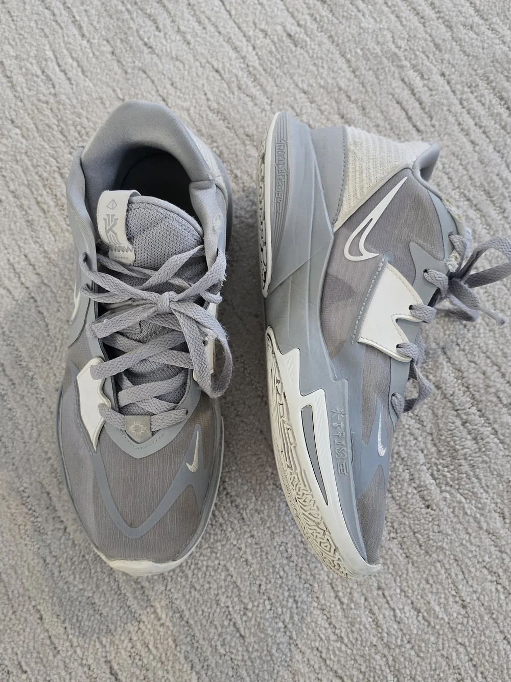 Nike Men’s Light Gray and White Athletic Sneakers
